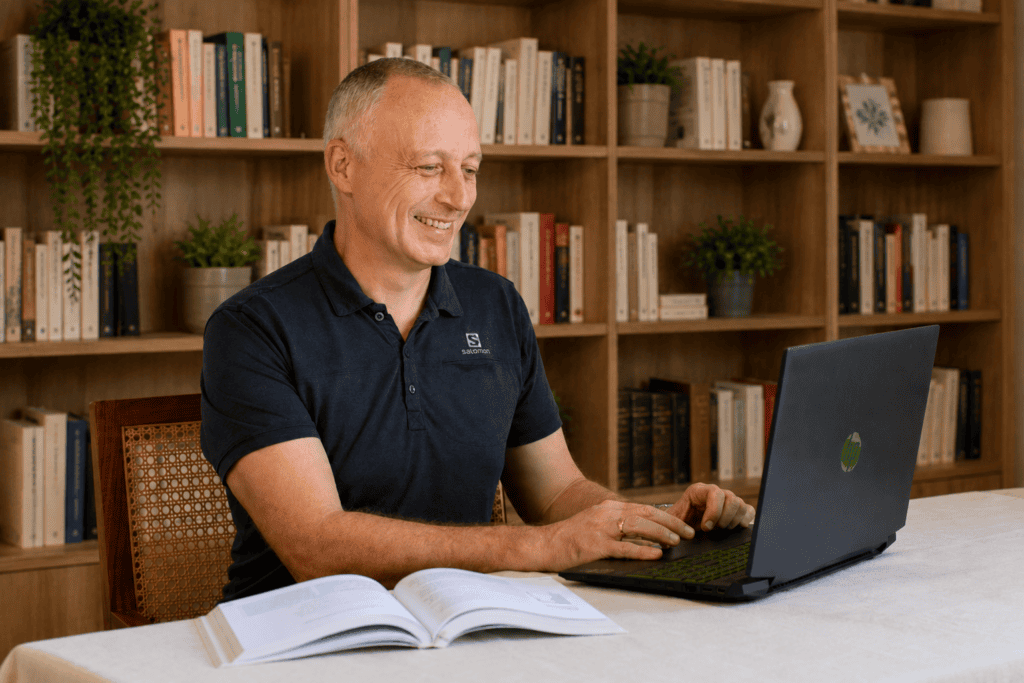 Arnaud Brun dans son bureau